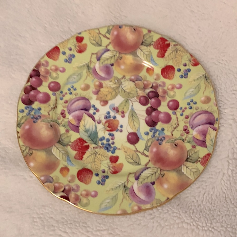 Duchess fine bone China plate. 8.5”